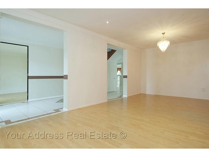 16 Cornell Close, Regents Park QLD 4118