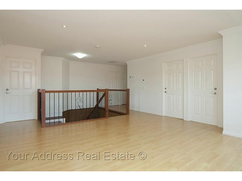 16 Cornell Close, Regents Park QLD 4118