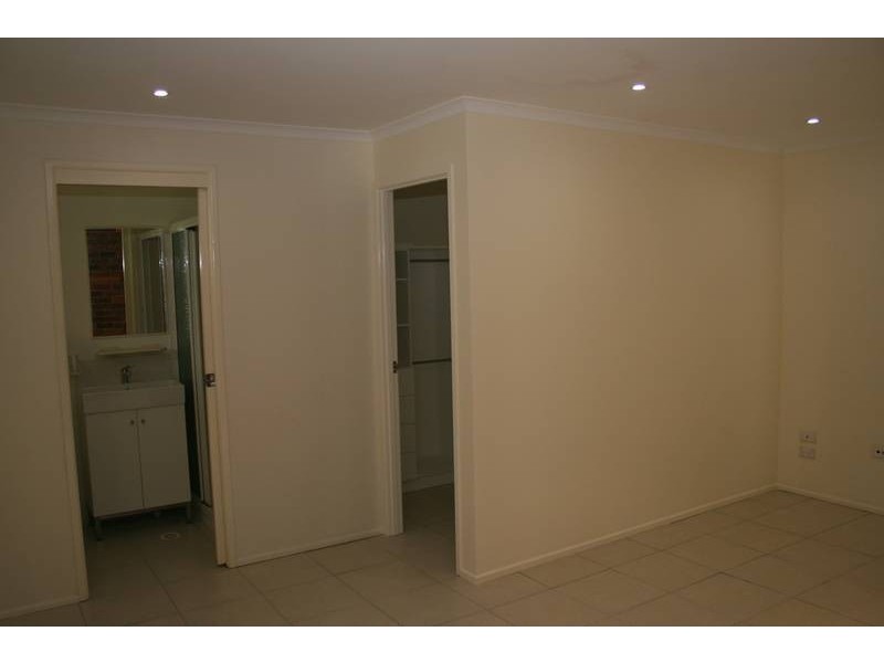 65 Estramina Road, Regents Park QLD 4118