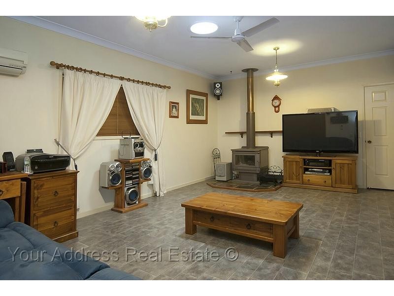 94 Teresa Drive, Munruben QLD 4125