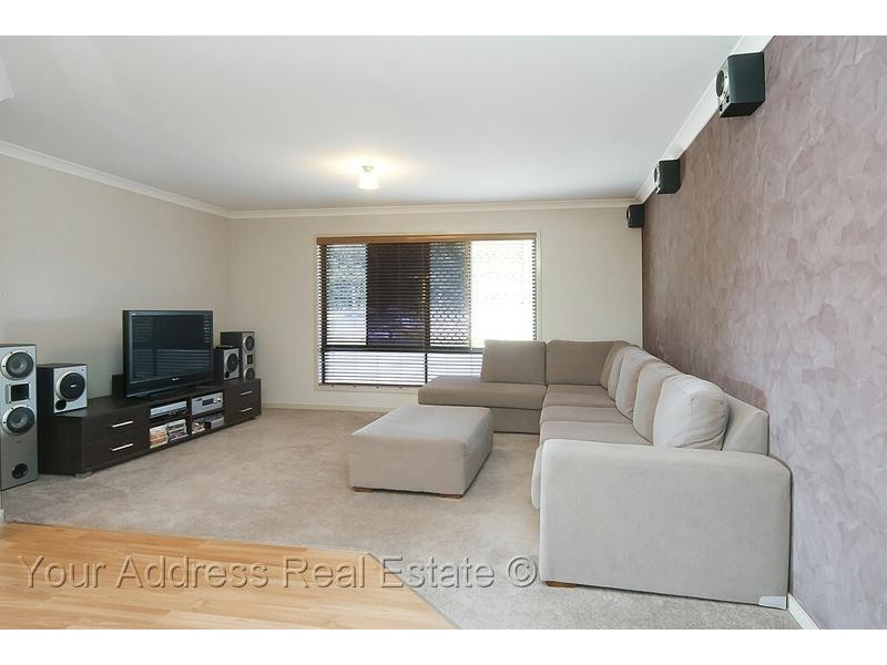 18 Laurina Drive, New Beith QLD 4124