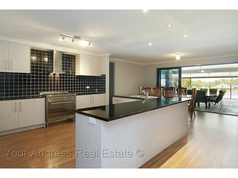 18 Laurina Drive, New Beith QLD 4124