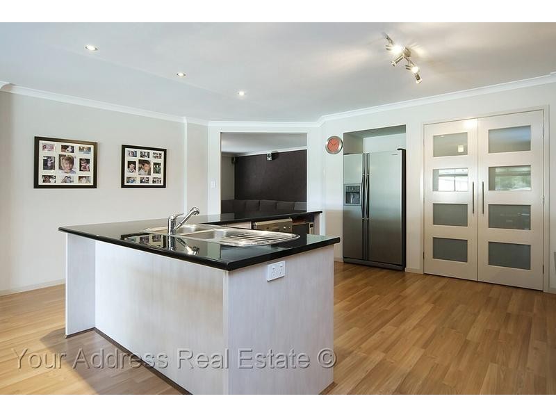 18 Laurina Drive, New Beith QLD 4124