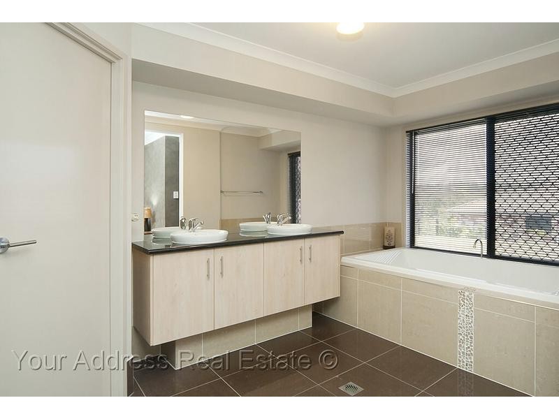 18 Laurina Drive, New Beith QLD 4124