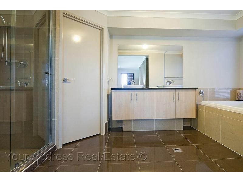 18 Laurina Drive, New Beith QLD 4124