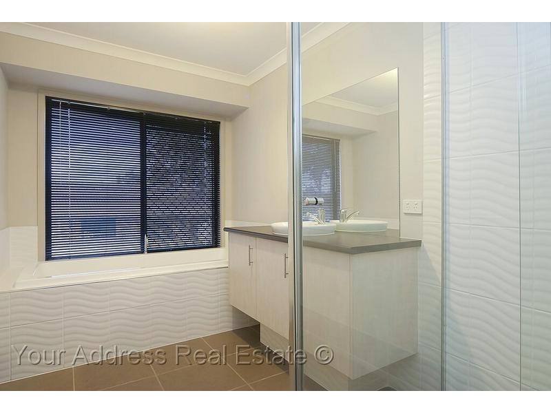 18 Laurina Drive, New Beith QLD 4124