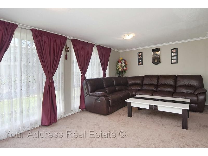 9 Billabong Court, Regents Park QLD 4118