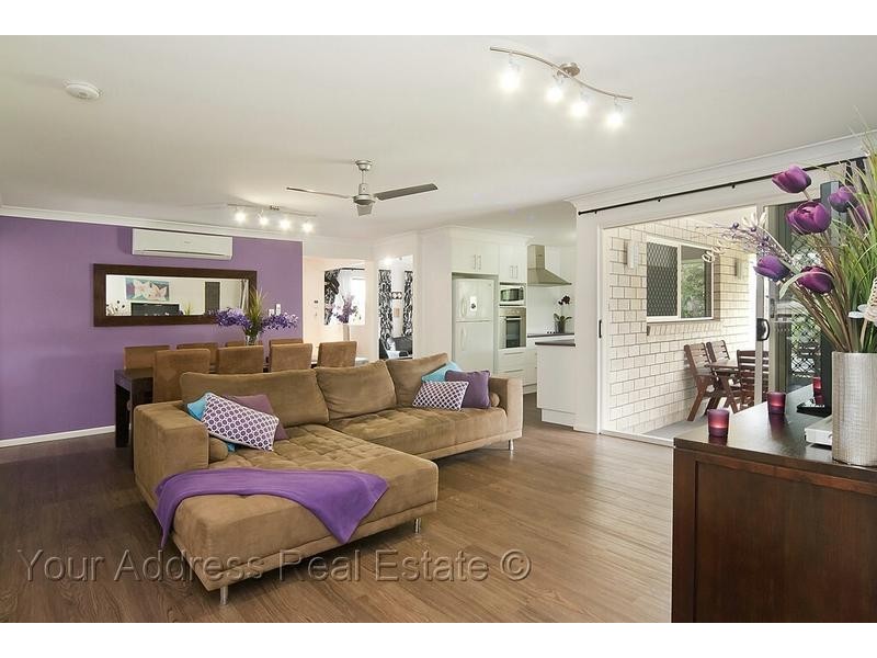 40 Charlton Place, Regents Park QLD 4118