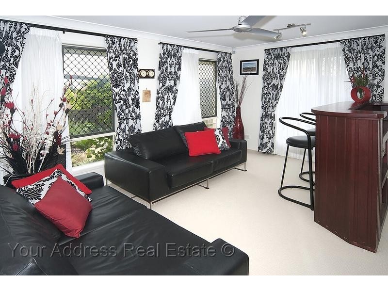 40 Charlton Place, Regents Park QLD 4118