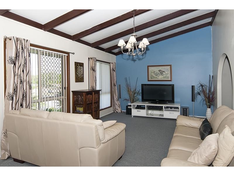 31 Cresthill Avenue, Regents Park QLD 4118