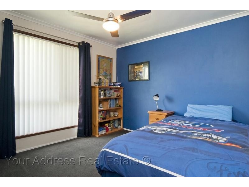 31 Cresthill Avenue, Regents Park QLD 4118