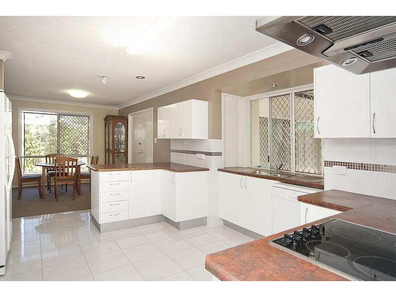 25 Arbour Way, Regents Park QLD 4118