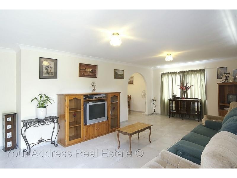 7 Watling St, Hillcrest QLD 4118