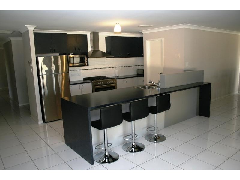 34 St Johns Way, Boronia Heights QLD 4124