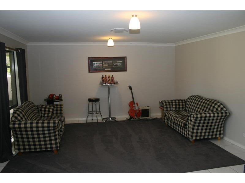 34 St Johns Way, Boronia Heights QLD 4124