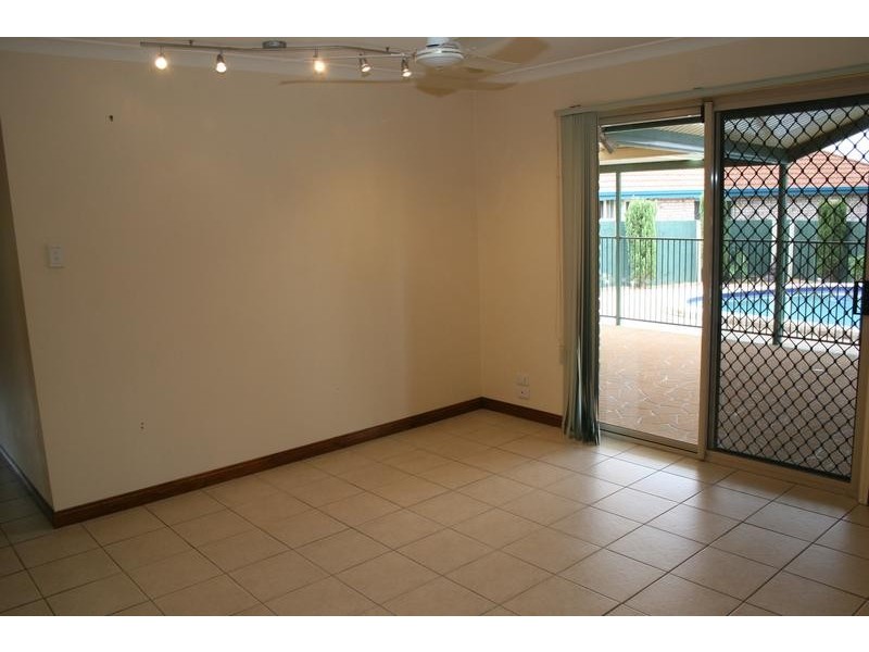 17 Barron Court, Hillcrest QLD 4118