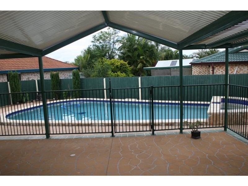 17 Barron Court, Hillcrest QLD 4118