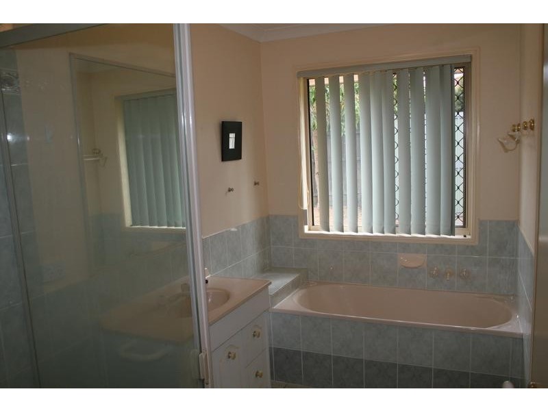 17 Barron Court, Hillcrest QLD 4118