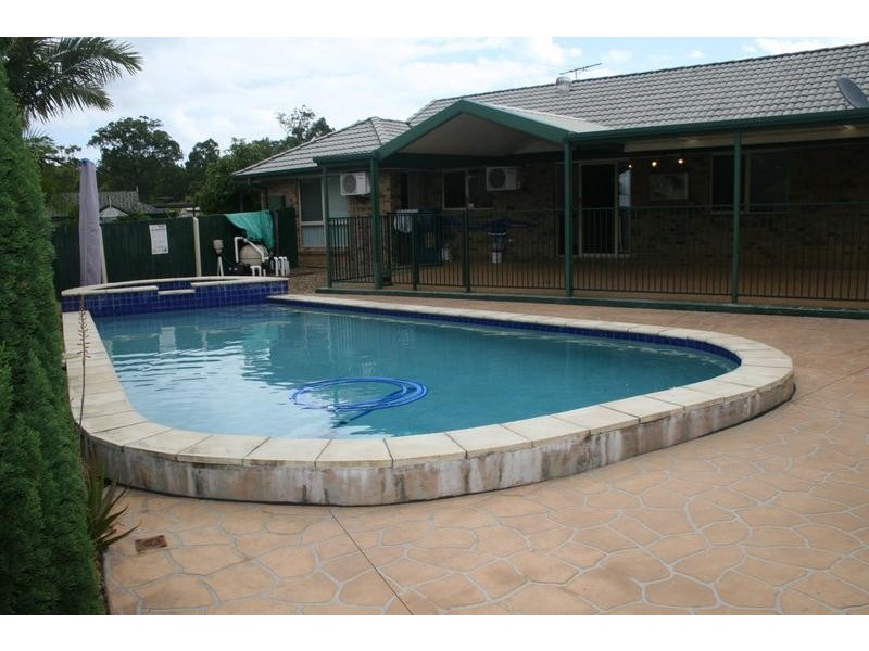 17 Barron Court, Hillcrest QLD 4118