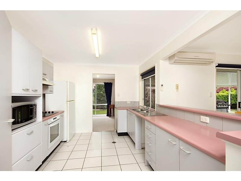137 Emerald Drive, Regents Park QLD 4118