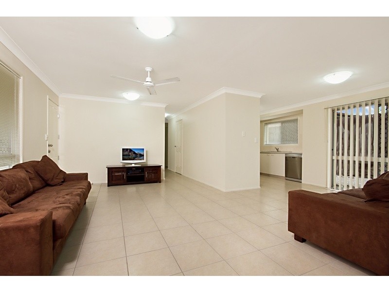 2 Dunblane Drive, Boronia Heights QLD 4124