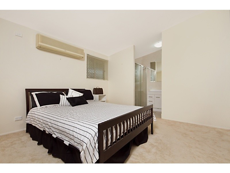 2 Dunblane Drive, Boronia Heights QLD 4124