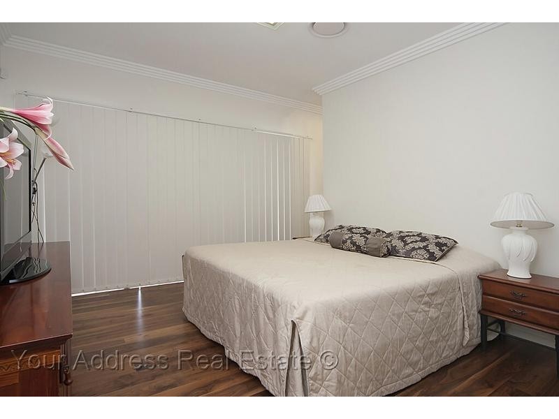 8 Denver Grove, Regents Park QLD 4118
