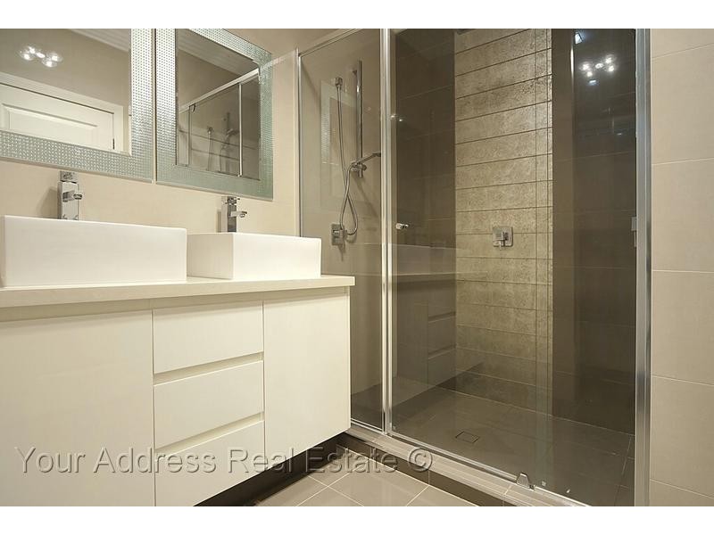 8 Denver Grove, Regents Park QLD 4118