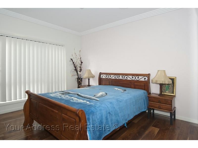 8 Denver Grove, Regents Park QLD 4118