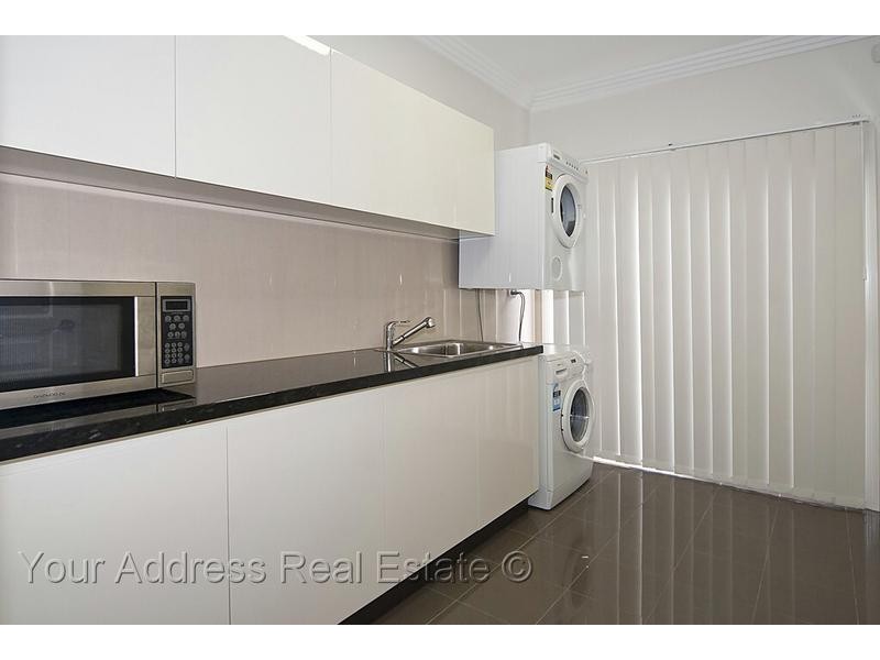 8 Denver Grove, Regents Park QLD 4118