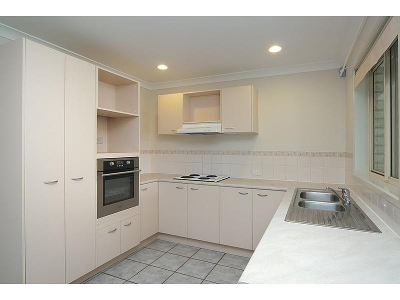 6 Cougers Court, Regents Park QLD 4118