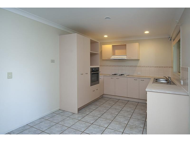6 Cougers Court, Regents Park QLD 4118