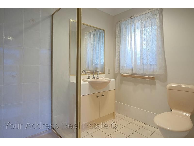 6 Cougers Court, Regents Park QLD 4118