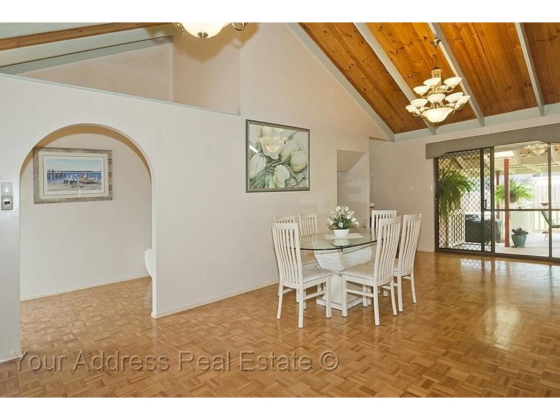 1 Ghostgum Court, Park Ridge QLD 4125