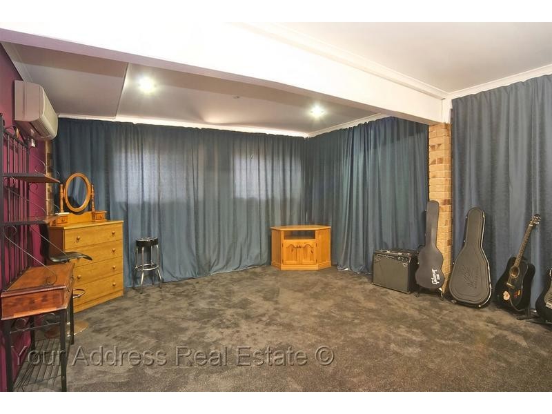 1 Ghostgum Court, Park Ridge QLD 4125