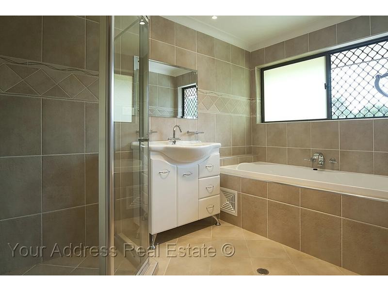 1 Ghostgum Court, Park Ridge QLD 4125