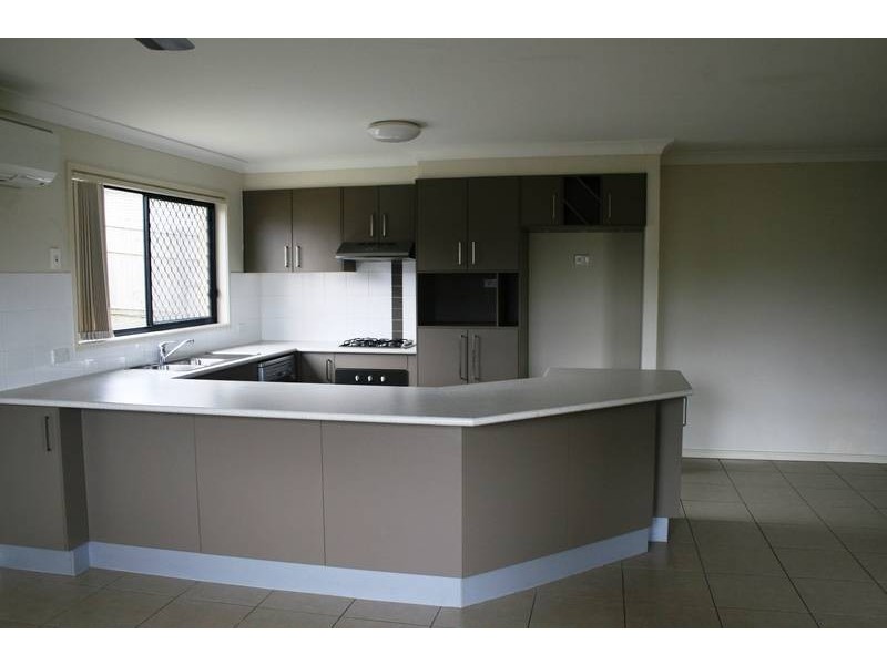 9 Zoe Place, Hillcrest QLD 4118