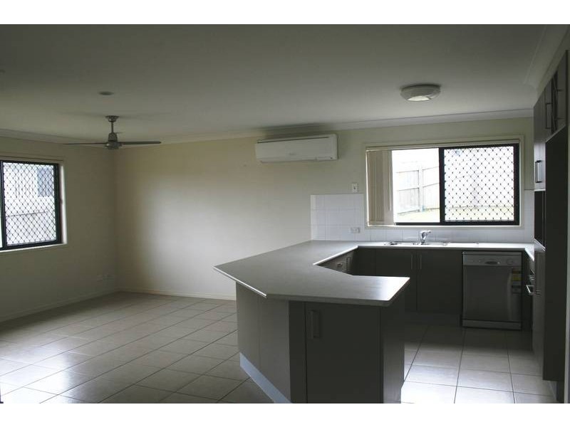 9 Zoe Place, Hillcrest QLD 4118