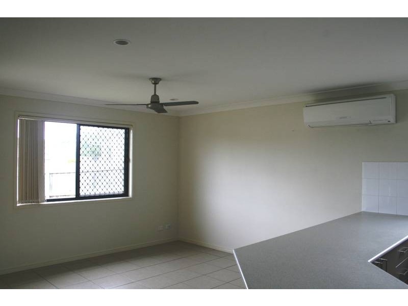 9 Zoe Place, Hillcrest QLD 4118