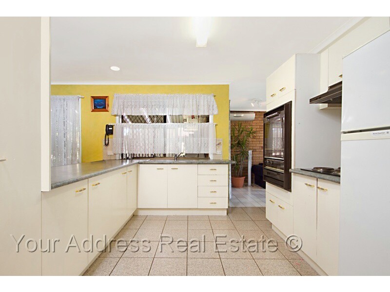 8 Bennett Drive, Regents Park QLD 4118