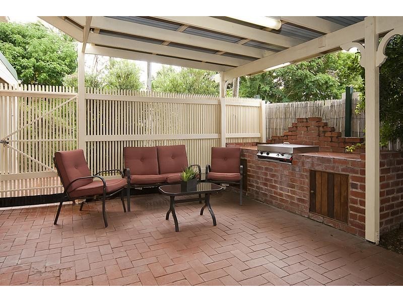 1 Folium Court, Regents Park QLD 4118