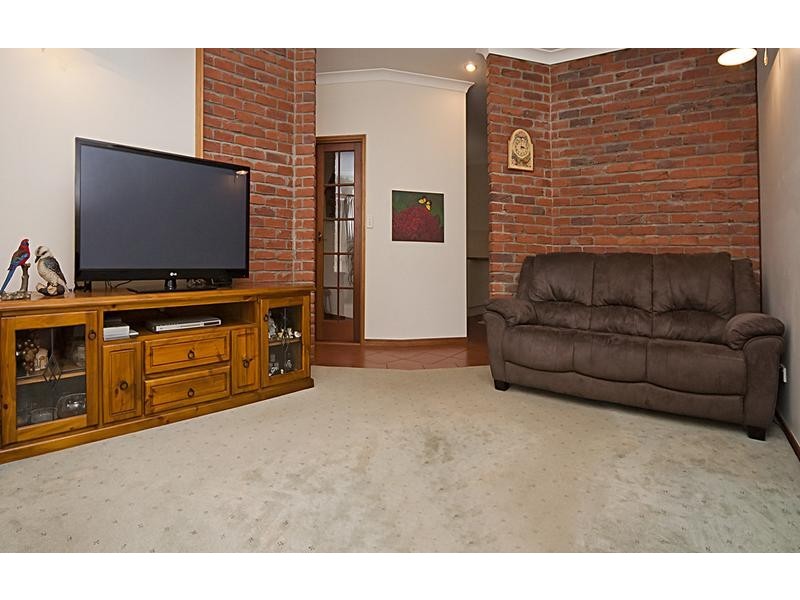 1 Folium Court, Regents Park QLD 4118