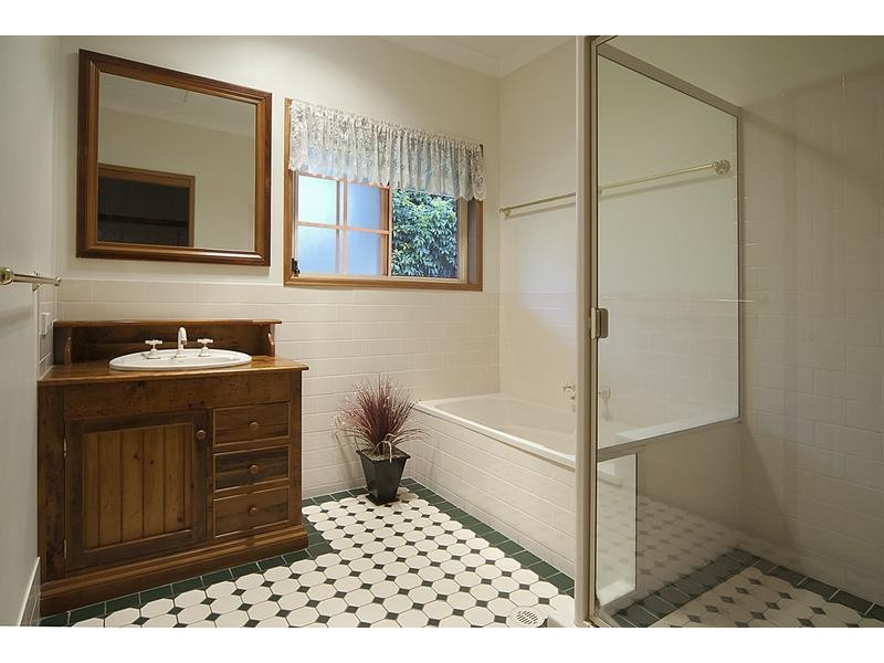 1 Folium Court, Regents Park QLD 4118