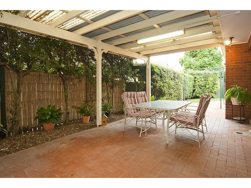 1 Folium Court, Regents Park QLD 4118