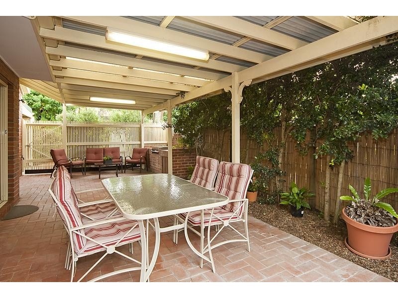 1 Folium Court, Regents Park QLD 4118