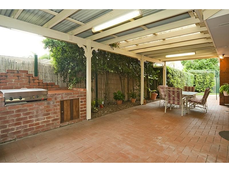 1 Folium Court, Regents Park QLD 4118