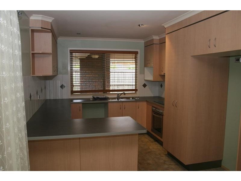 32 Gumview Close, Regents Park QLD 4118