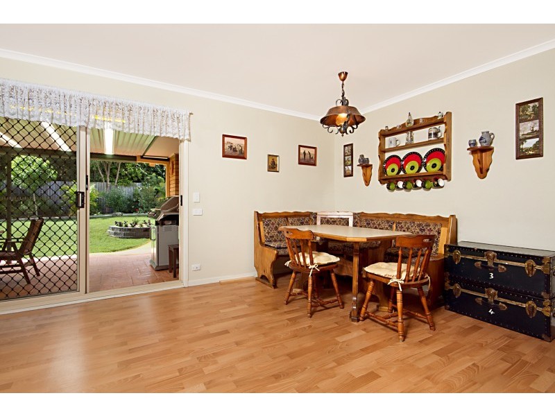 4 Fernhaven Court, Regents Park QLD 4118