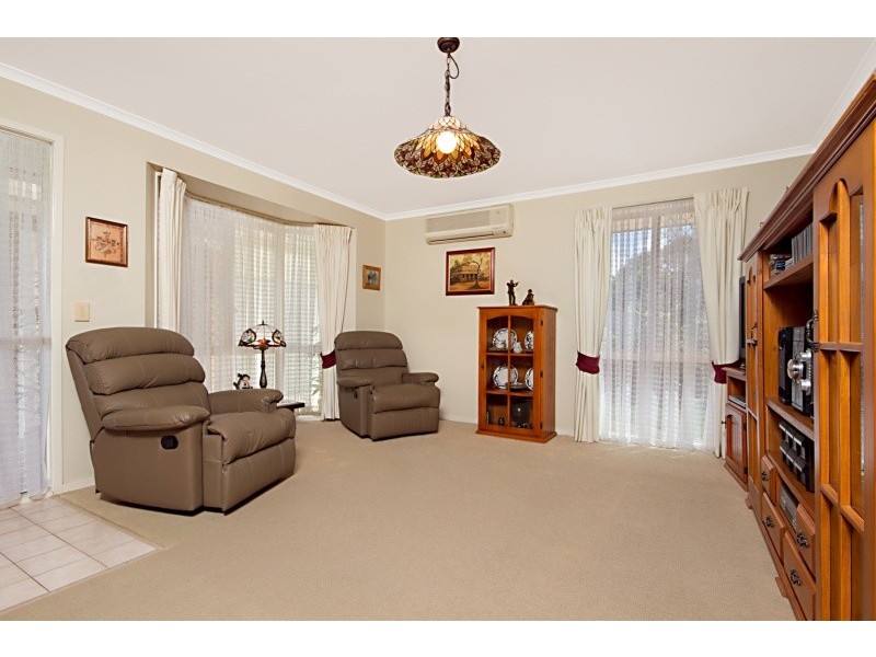 4 Fernhaven Court, Regents Park QLD 4118