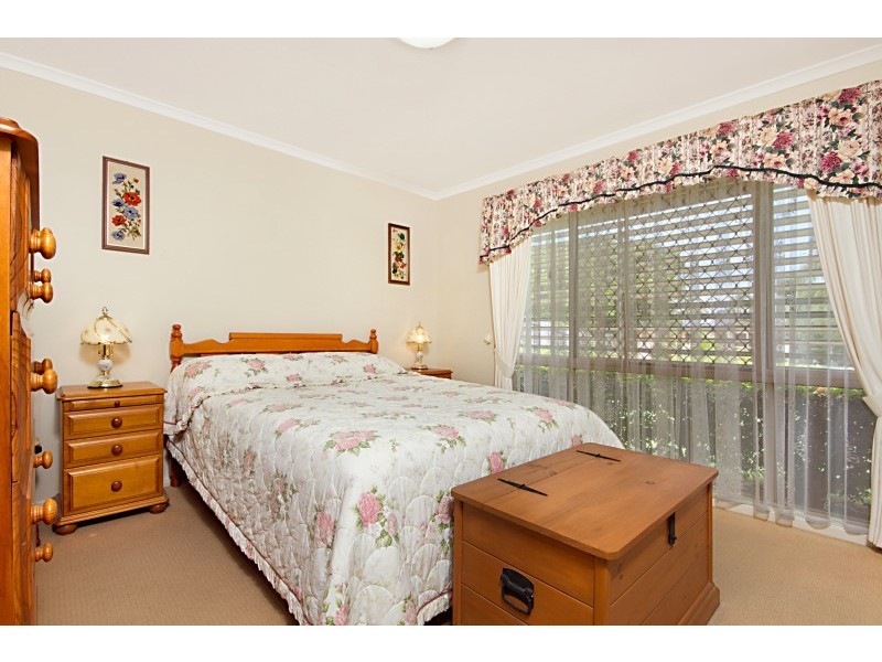4 Fernhaven Court, Regents Park QLD 4118